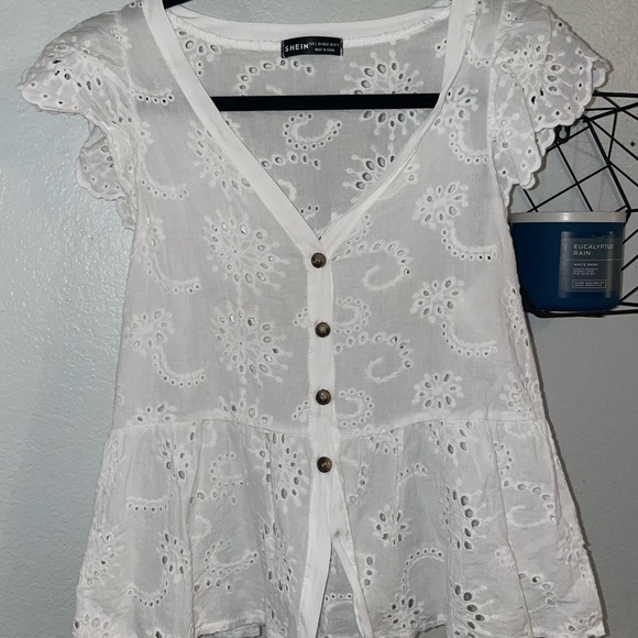 White medium lace top from Shein - Picture 3 of 4